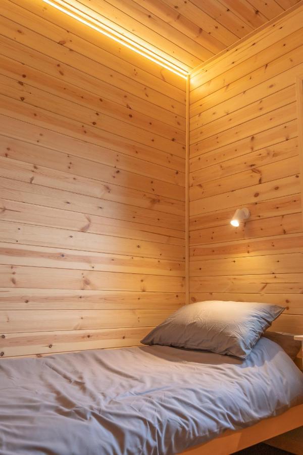 Cosy And Eco-Friendly Cabins Next To 16Th Century Pub Newmarket  Exterior photo